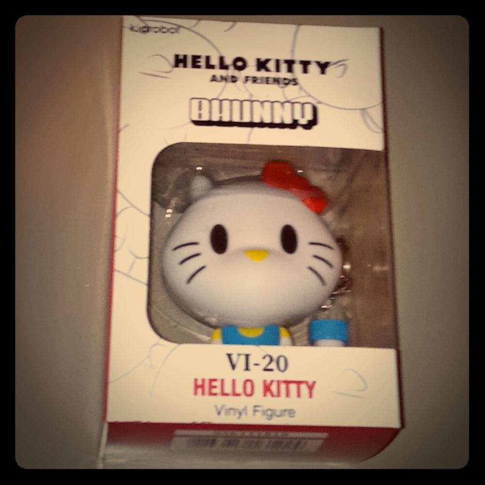 Hello kitty vinyl figurine